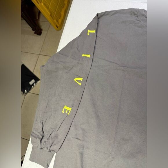 New Travis Scott Astroworld 2019 Europe Tour Merch Long Sleeve Tee Sz L damaged - Picture 6 of 10